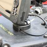 Railblaza StarPort E-Serie mit Kabeldurchführung in Kombination mit einem Fishfinder