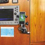 Railblaza Mobilgeräte-Halter "Mobi" schwenkbar auf einem SidePort