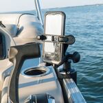 Railblaza Pontoon Railmount kombiniert mit einem Raiblaza Gerätehalter