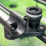 Railblaza Quickgrip Paddel Clip montiert auf einem Kayak mit zusätzlichem MiniPort